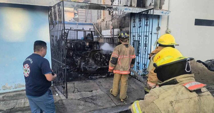 _Fuego en camioneta en colonia Heriberto Kehoe