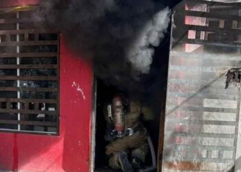 Fuego en vivienda en Pesquería