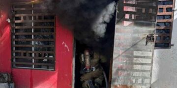 Fuego en vivienda en Pesquería