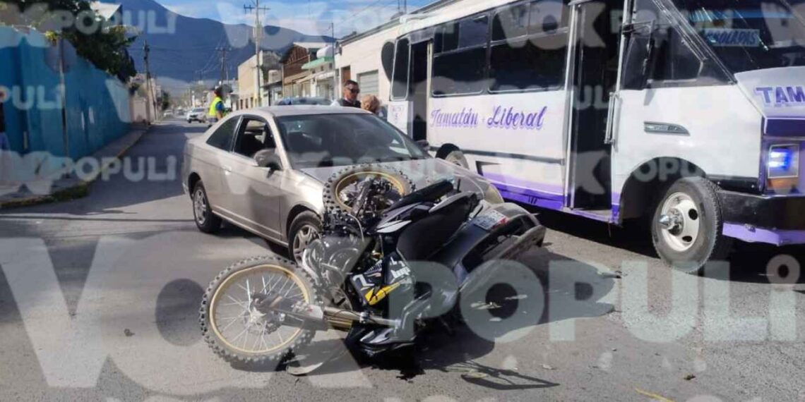 Fuerte choque deja a motociclista gravemente lesionado en Ciudad Victoria, Tamaulipas