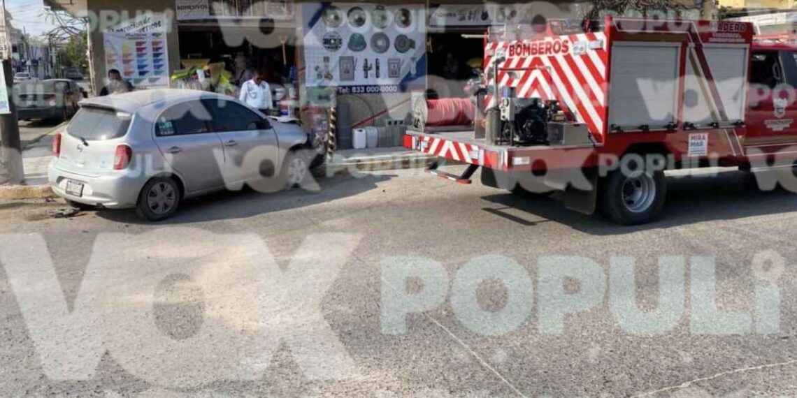 Fuerte choque deja a mujer lesionada en Ciudad Madero, Tamaulipas.