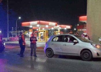 Fuerte choque deja a una conductora lesionada en Monterrey, Nuevo León