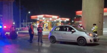 Fuerte choque deja a una conductora lesionada en Monterrey, Nuevo León