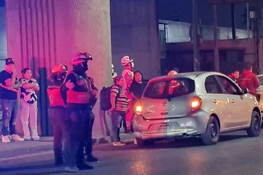 Fuerte choque deja a una conductora lesionada en Monterrey, Nuevo León