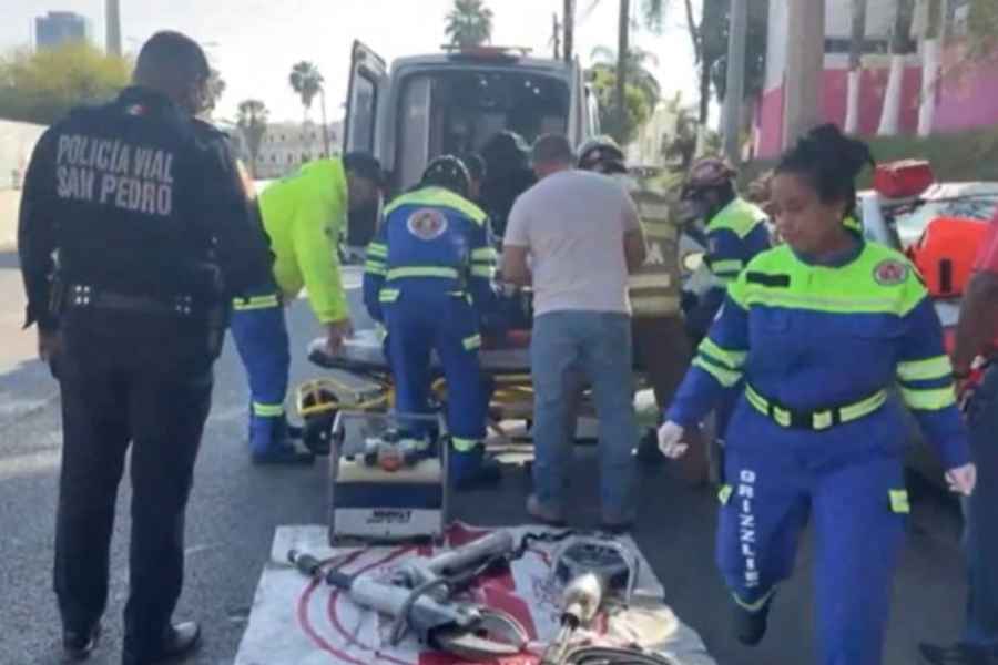 Fuerte choque deja seis heridos, incluyendo tres menores, en San Pedro, Nuevo León