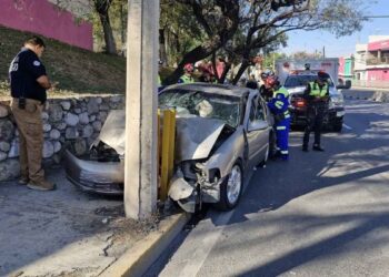 Fuerte choque deja seis heridos, incluyendo tres menores, en San Pedro, Nuevo León