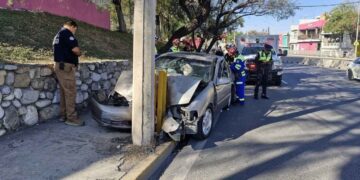 Fuerte choque deja seis heridos, incluyendo tres menores, en San Pedro, Nuevo León