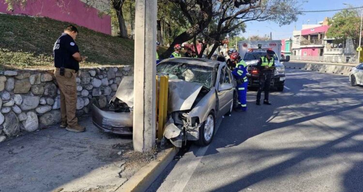 Fuerte choque deja seis heridos, incluyendo tres menores, en San Pedro, Nuevo León