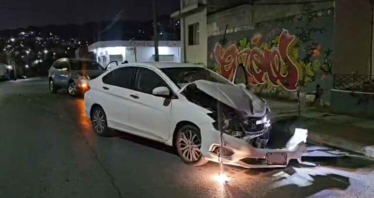 Fuerte choque deja una mujer lesionada al sur de Monterrey, Nuevo León