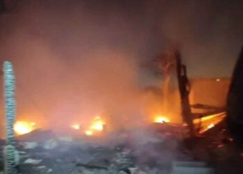 Fuerte incendio consume tejabán en el municipio de Juárez, Nuevo León