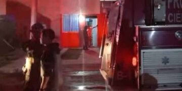 Fuerte incendio consume vivienda en Ciénega de Flores, Nuevo León