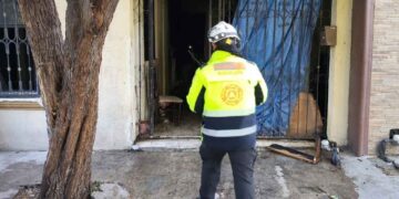 Incendio de vivienda deja a una persona intoxicada en San Nicolás, Nuevo León