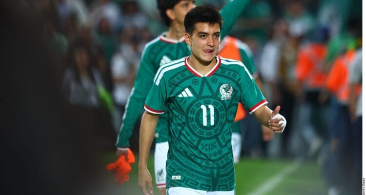 Gilberto Mora titular Tri