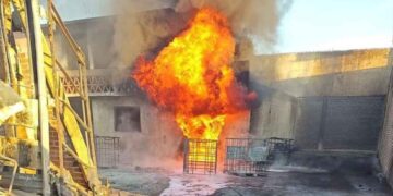 Gran incendio consume bodega de gasolina robada en La Piedad, Michoacán