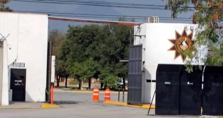 Hallan muerto a policía en Escobedo