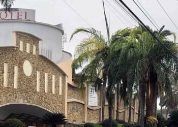 hombre motel Monterrey
