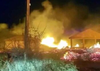 Incendio consume tarimera abandonada en Hidalgo, Nuevo León