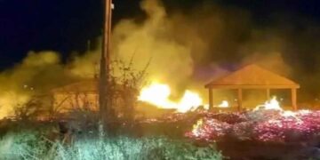 Incendio consume tarimera abandonada en Hidalgo, Nuevo León