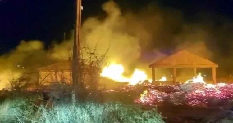 Incendio consume tarimera abandonada en Hidalgo, Nuevo León