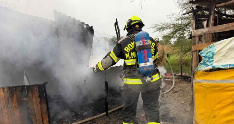 Incendio consume vivienda en Montemorelos