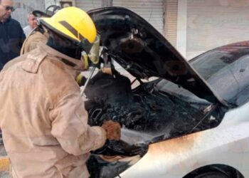 Incendio en auto en Madero