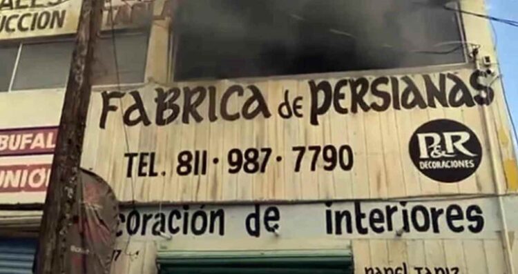 Incendio en bodega en Monterrey