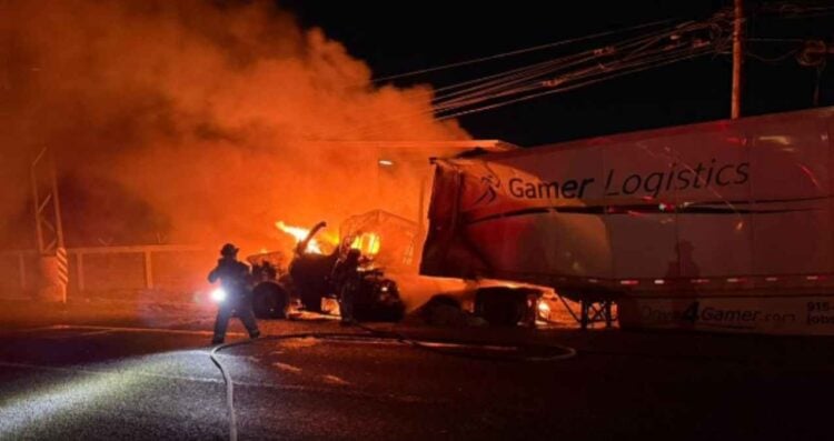 Incendio tractocamión Apodaca
