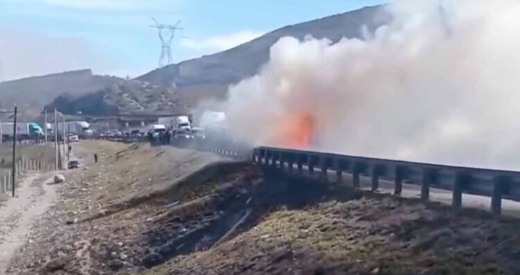 Incendio tractocamión carretera a Saltillo
