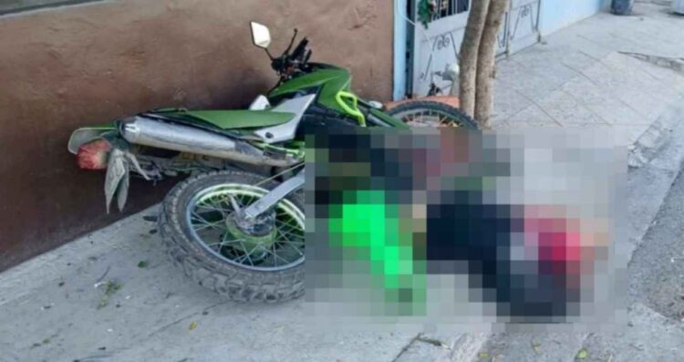 Joven choca vivienda y resulta lesionado tras huir con motocicleta robada en Guadalupe, Nuevo León