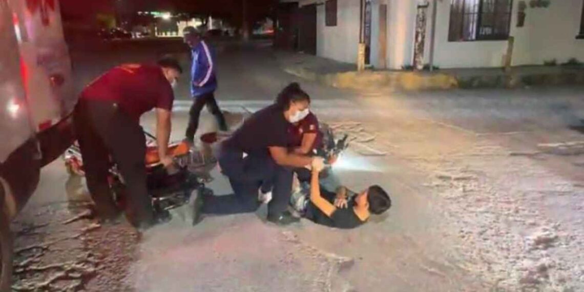joven motociclista derrapar El Mante