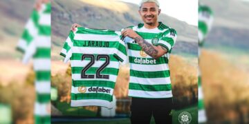 Julián Araujo préstamo Celtic