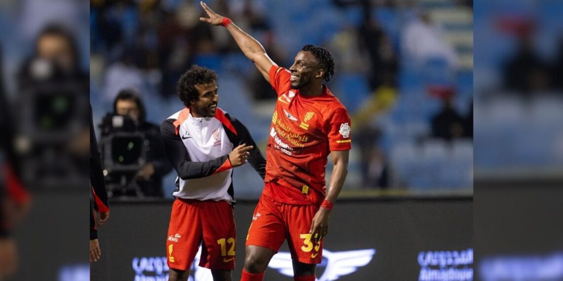 Julián Quiñones hat‑trick