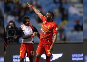 Julián Quiñones hat‑trick