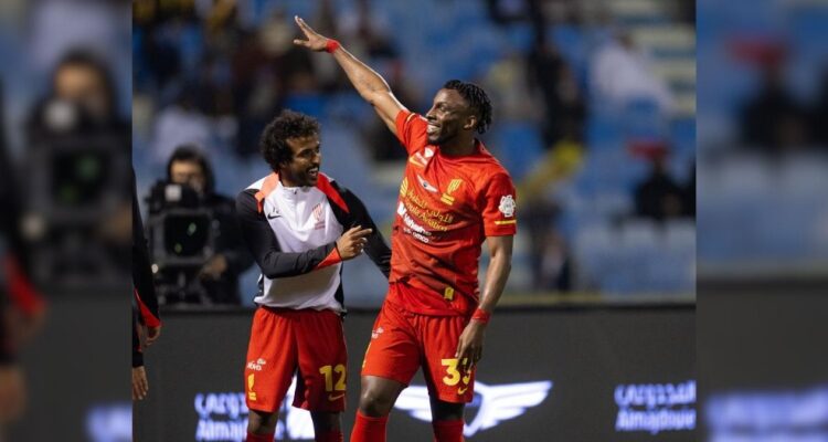 Julián Quiñones hat‑trick