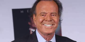 Julio Iglesias pide frenar investigación en España por presunta agresión sexual