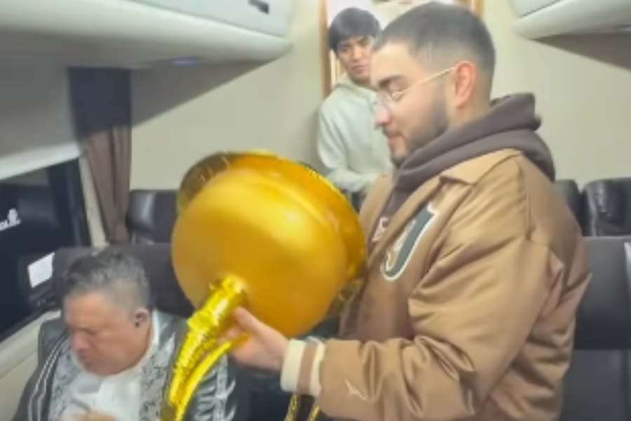 La Arrolladora Banda El Limón cumple sueño de pequeño fanático