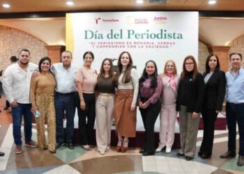 La alcaldesa Carmen Lilia Canturosas reconoce la labor periodística en Nuevo Laredo, Tamaulipas