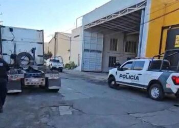 Localizan a chofer de tráiler atado tras robo de su mercancía en Tlaquepaque, Jalisco