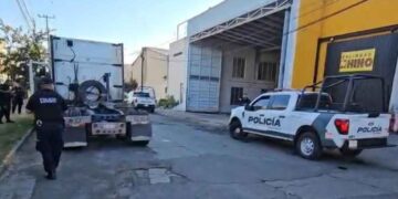 Localizan a chofer de tráiler atado tras robo de su mercancía en Tlaquepaque, Jalisco