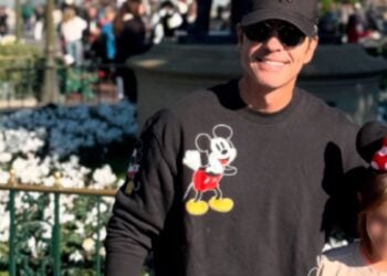 Mauricio Ochmann inicia 2026 disfrutando Disneyland con su hija Kailani