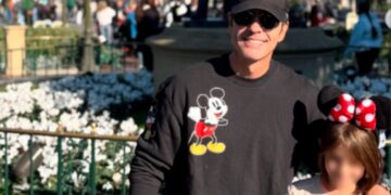 Mauricio Ochmann inicia 2026 disfrutando Disneyland con su hija Kailani