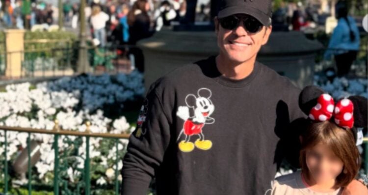 Mauricio Ochmann inicia 2026 disfrutando Disneyland con su hija Kailani