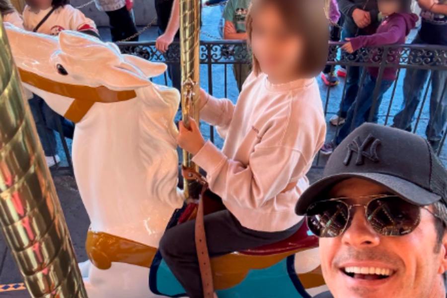 Mauricio Ochmann inicia 2026 disfrutando Disneyland con su hija Kailani
