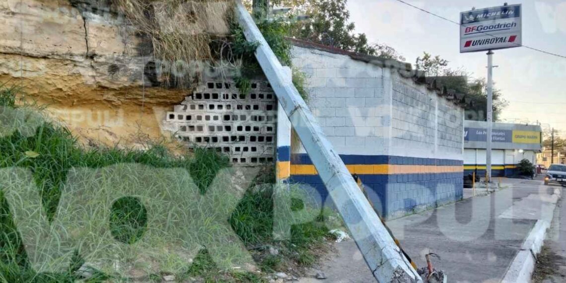 Durante la madrugada, motociclista muere tras chocar contra poste en Tampico