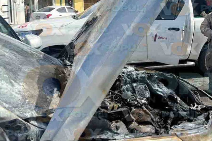 Motor queda inservible tras cortocircuito en avenida de Ciudad Victoria, Tamaulipas
