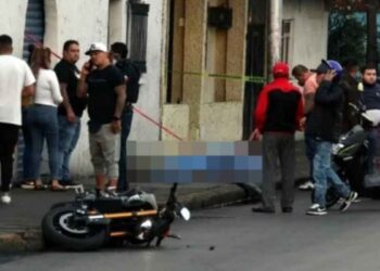 Muere motociclista tras perder el control y derrapar en la Ciudad de México