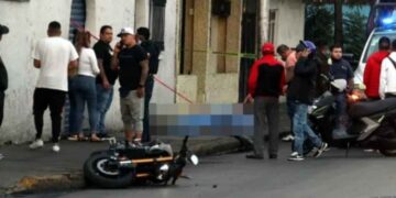 Muere motociclista tras perder el control y derrapar en la Ciudad de México