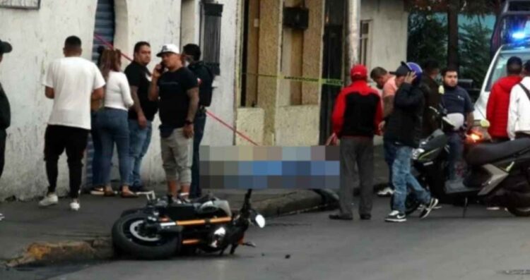 Muere motociclista tras perder el control y derrapar en la Ciudad de México