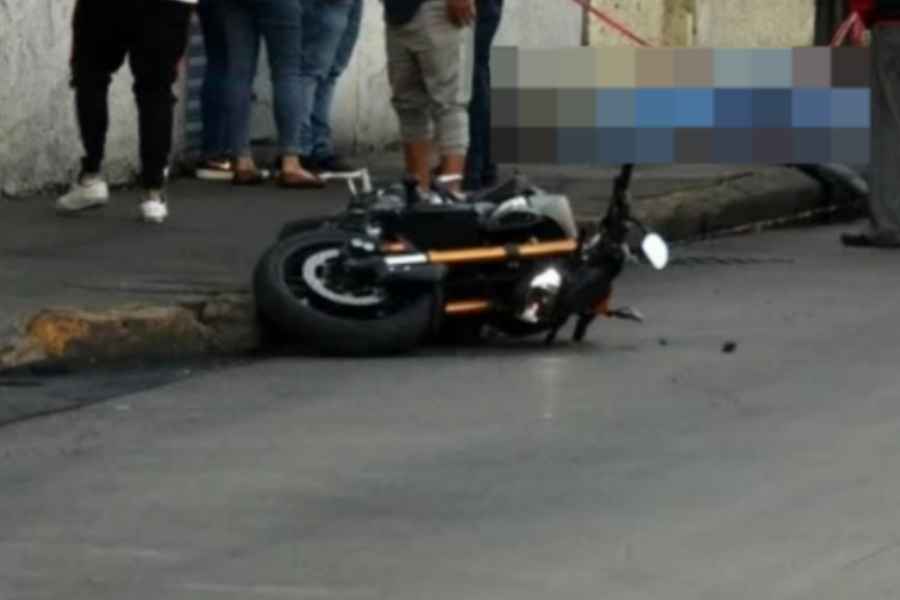 Muere motociclista tras perder el control y derrapar en la Ciudad de México