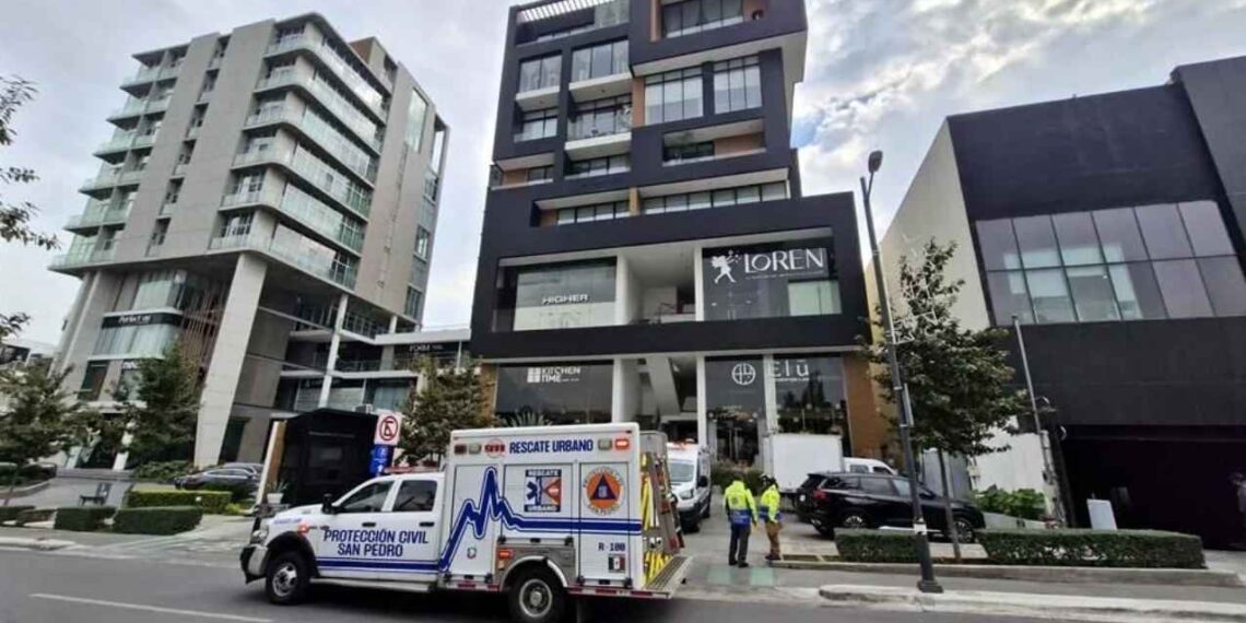 mujer plaza comercial San Pedro